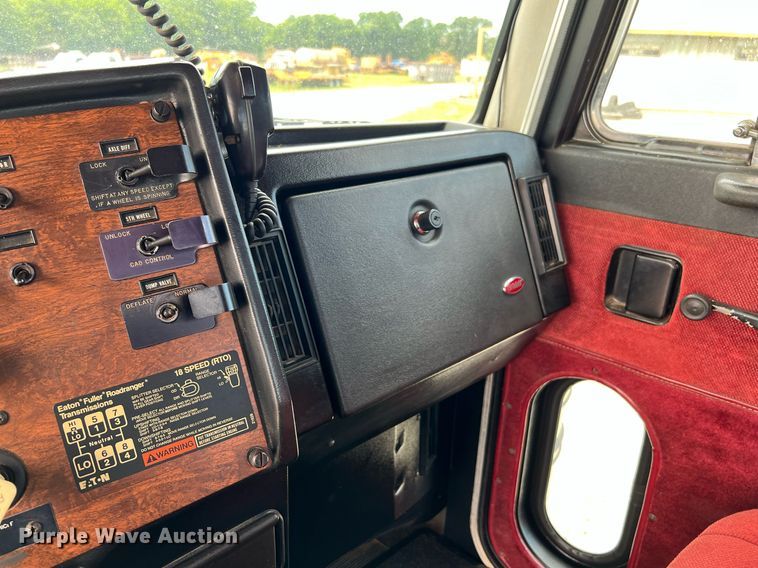 image for item DQ2064 1992 Peterbilt 379  winch truck