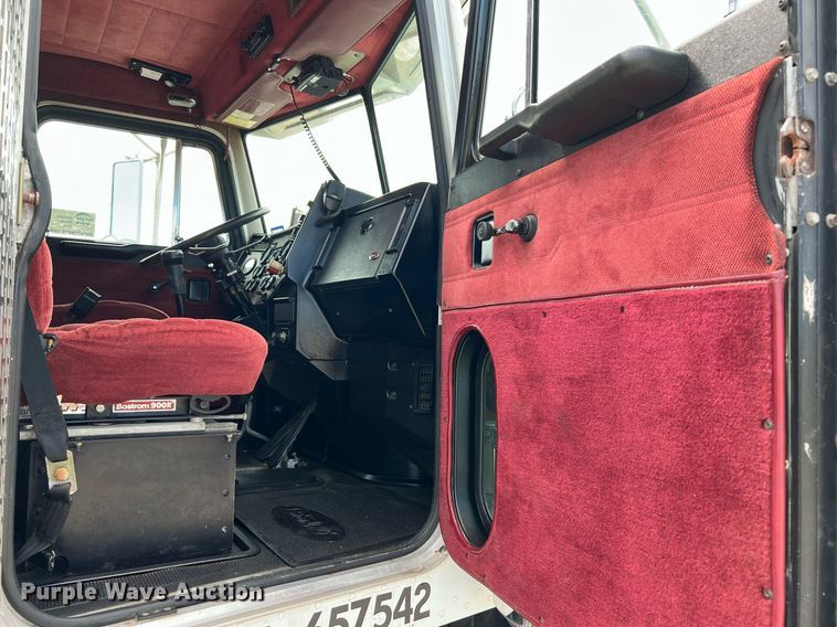 image for item DQ2064 1992 Peterbilt 379  winch truck