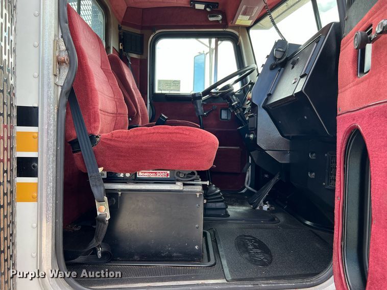 image for item DQ2064 1992 Peterbilt 379  winch truck