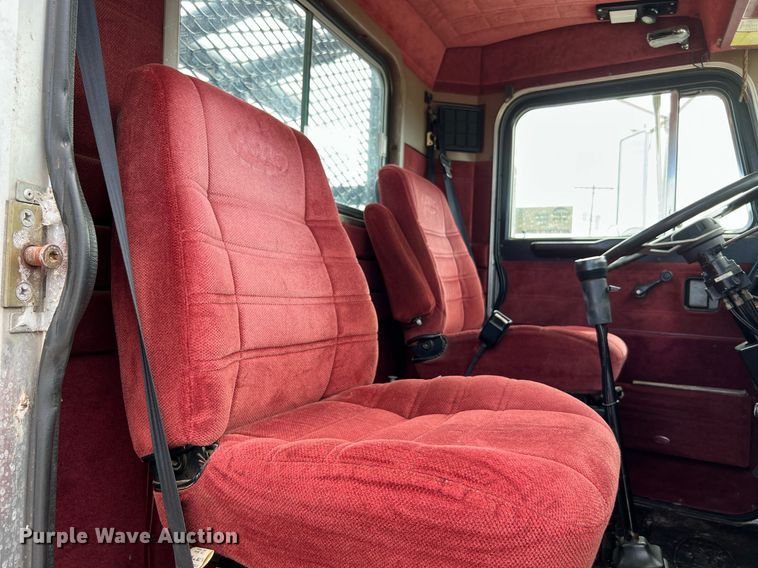 image for item DQ2064 1992 Peterbilt 379  winch truck