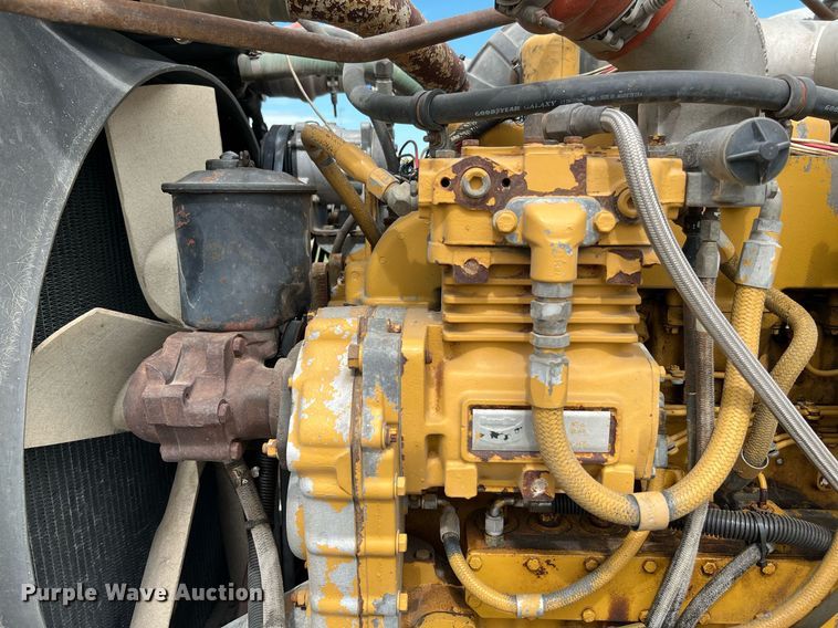 image for item DQ2064 1992 Peterbilt 379  winch truck