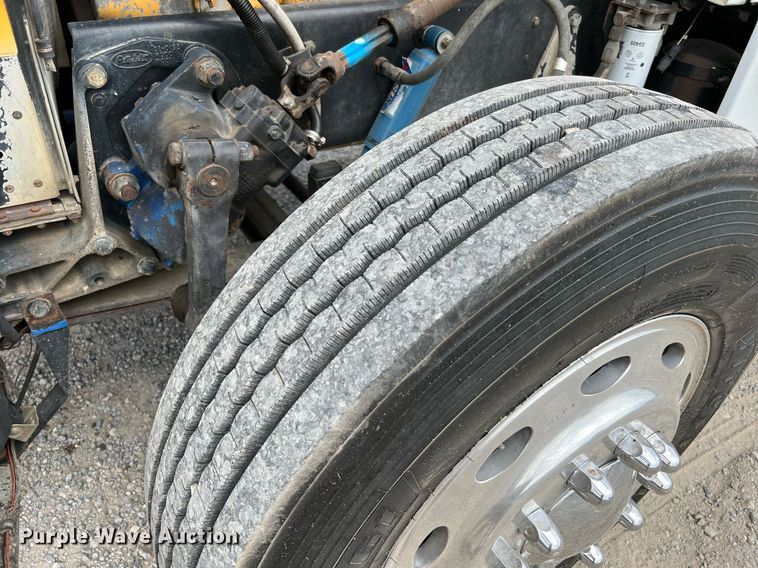 image for item DQ2064 1992 Peterbilt 379  winch truck