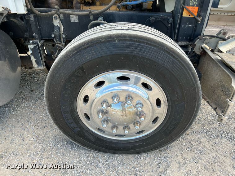 image for item DQ2064 1992 Peterbilt 379  winch truck