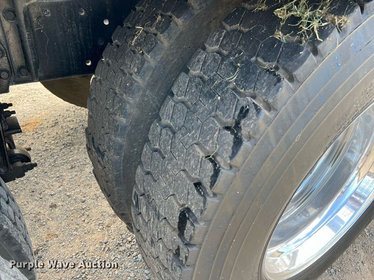 image for item DQ2064 1992 Peterbilt 379  winch truck