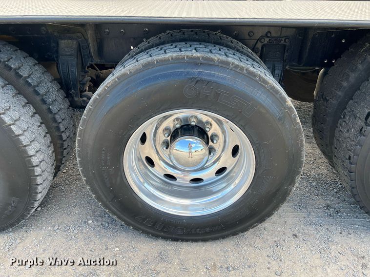 image for item DQ2064 1992 Peterbilt 379  winch truck