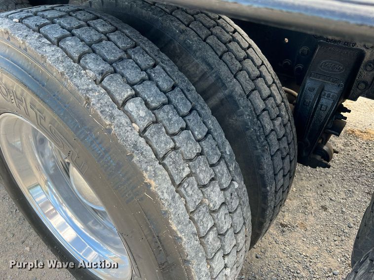 image for item DQ2064 1992 Peterbilt 379  winch truck