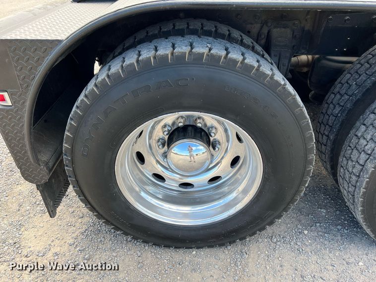 image for item DQ2064 1992 Peterbilt 379  winch truck