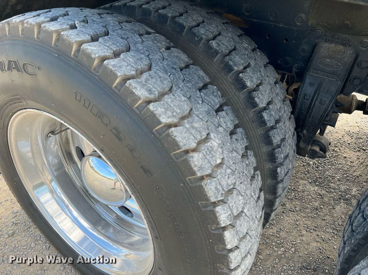 image for item DQ2064 1992 Peterbilt 379  winch truck