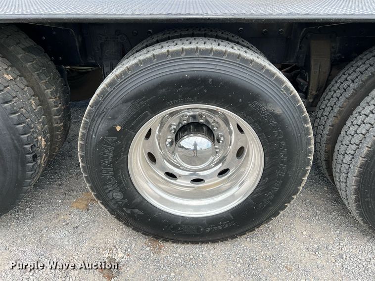 image for item DQ2064 1992 Peterbilt 379  winch truck