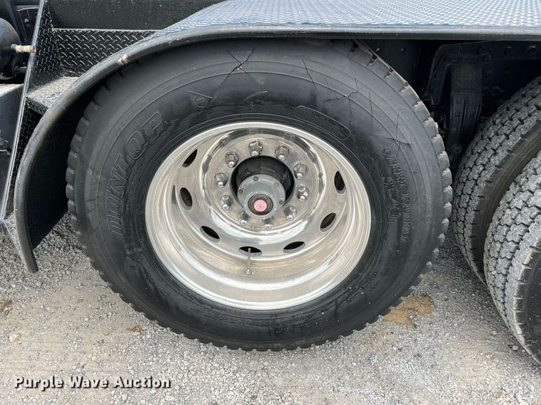 image for item DQ2064 1992 Peterbilt 379  winch truck