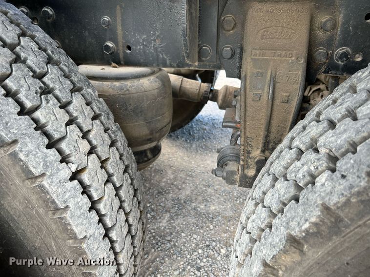 image for item DQ2064 1992 Peterbilt 379  winch truck