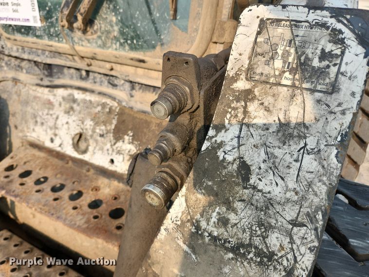 image for item DQ5393 2008 Bobcat S220  skid steer loader