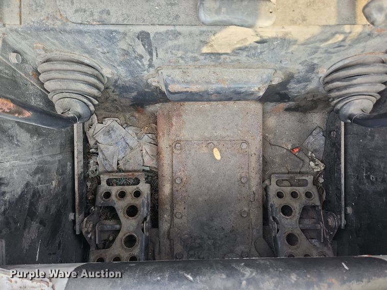 image for item DQ5393 2008 Bobcat S220  skid steer loader