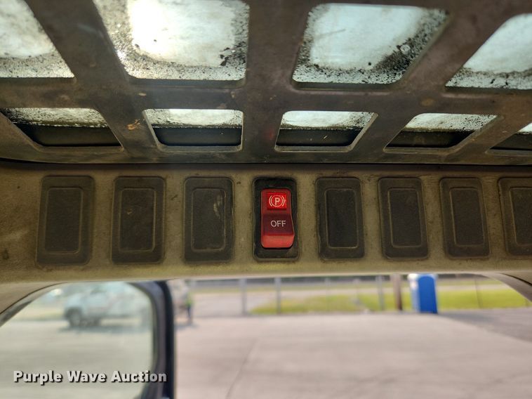 image for item DQ5393 2008 Bobcat S220  skid steer loader