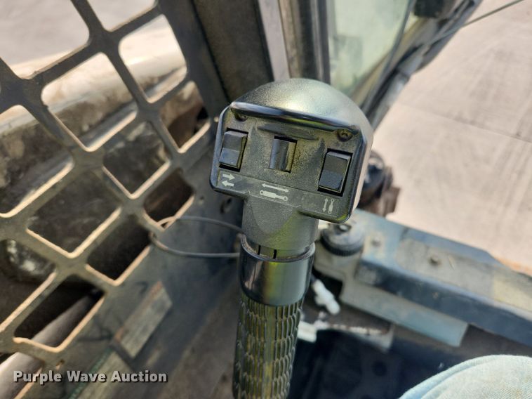 image for item DQ5393 2008 Bobcat S220  skid steer loader