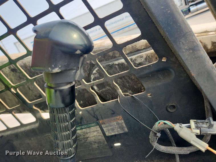 image for item DQ5393 2008 Bobcat S220  skid steer loader