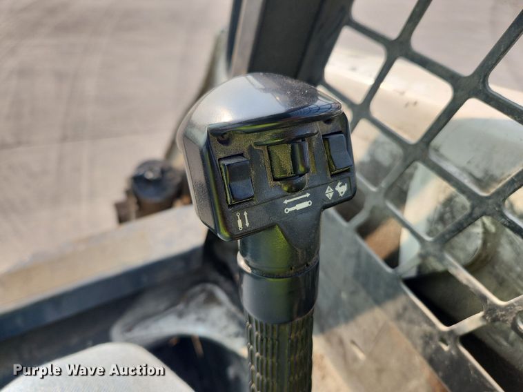 image for item DQ5393 2008 Bobcat S220  skid steer loader