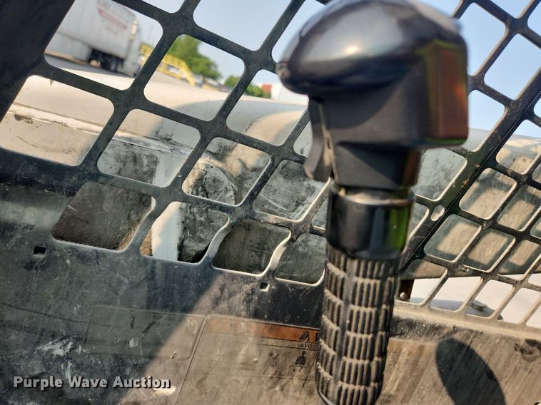 image for item DQ5393 2008 Bobcat S220  skid steer loader