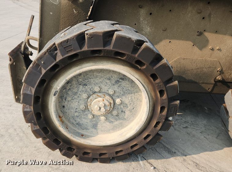 image for item DQ5393 2008 Bobcat S220  skid steer loader