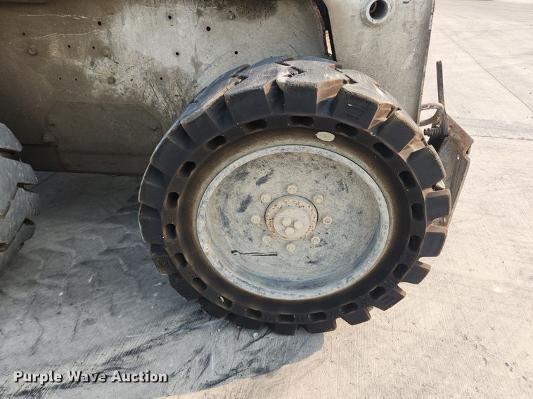 image for item DQ5393 2008 Bobcat S220  skid steer loader