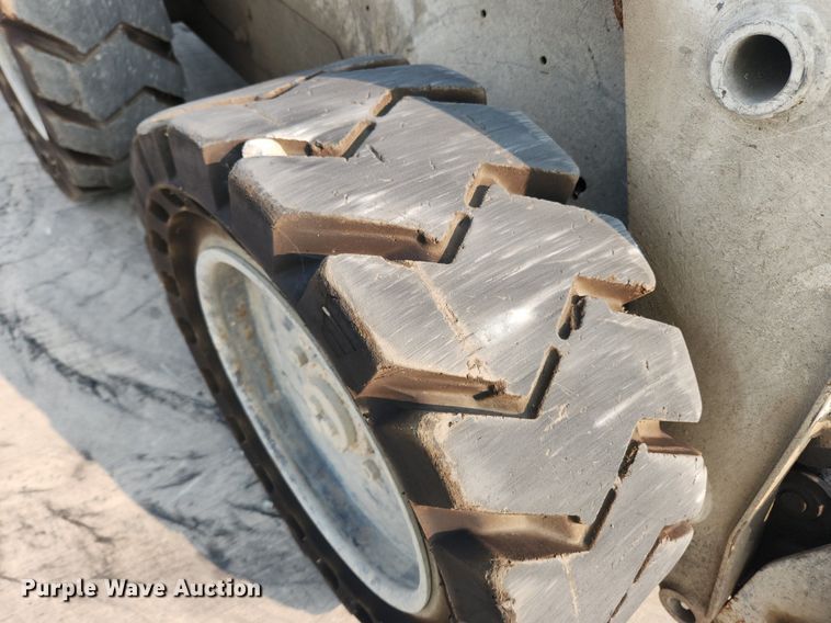 image for item DQ5393 2008 Bobcat S220  skid steer loader