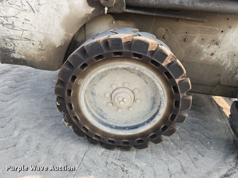 image for item DQ5393 2008 Bobcat S220  skid steer loader