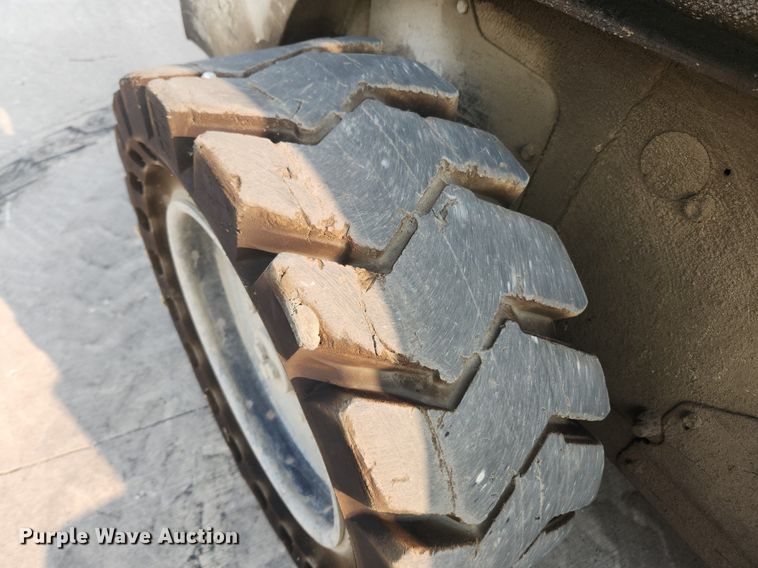 image for item DQ5393 2008 Bobcat S220  skid steer loader