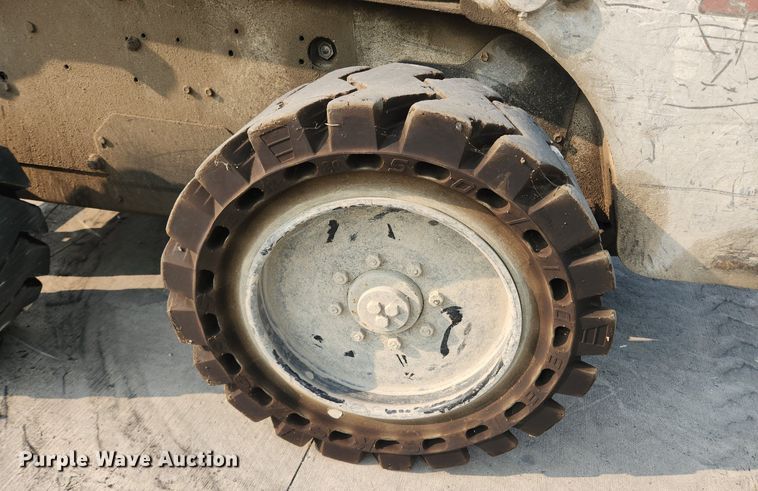 image for item DQ5393 2008 Bobcat S220  skid steer loader