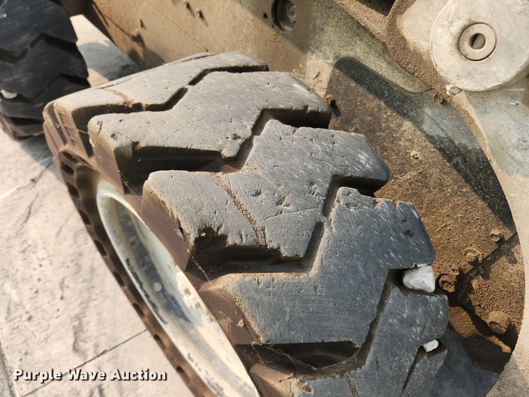 image for item DQ5393 2008 Bobcat S220  skid steer loader