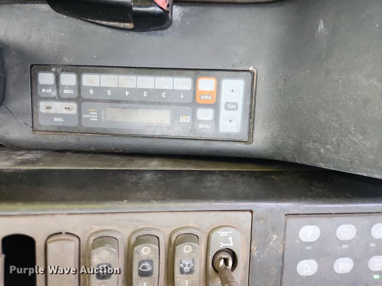 image for item DQ5395 2006 Caterpillar 330DL  excavator