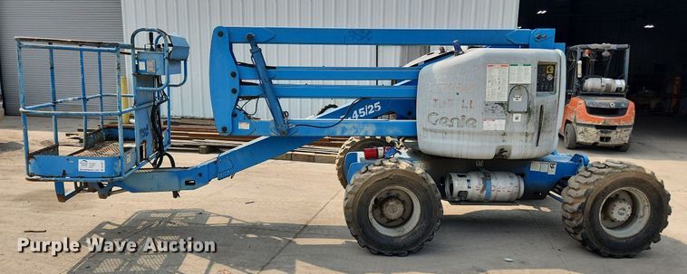 image for item DQ5397 2001 Genie Z45/25  boom lift