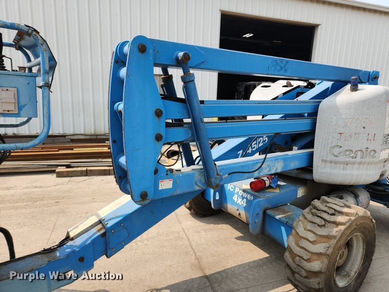 image for item DQ5397 2001 Genie Z45/25  boom lift