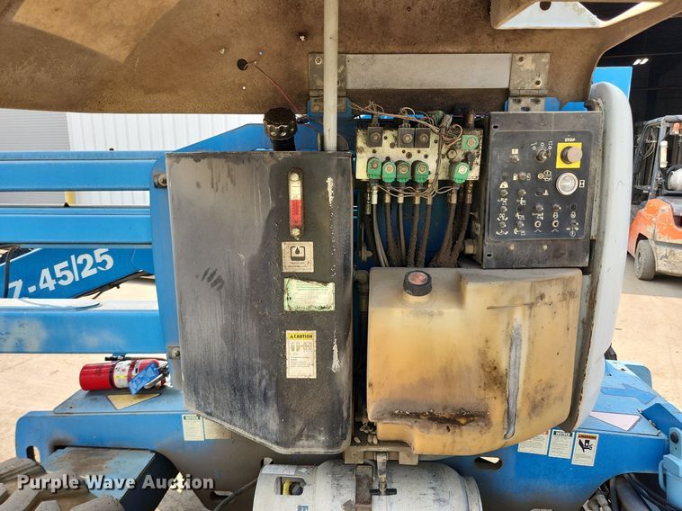 image for item DQ5397 2001 Genie Z45/25  boom lift