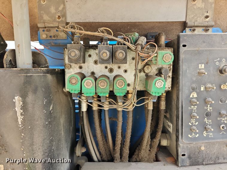 image for item DQ5397 2001 Genie Z45/25  boom lift