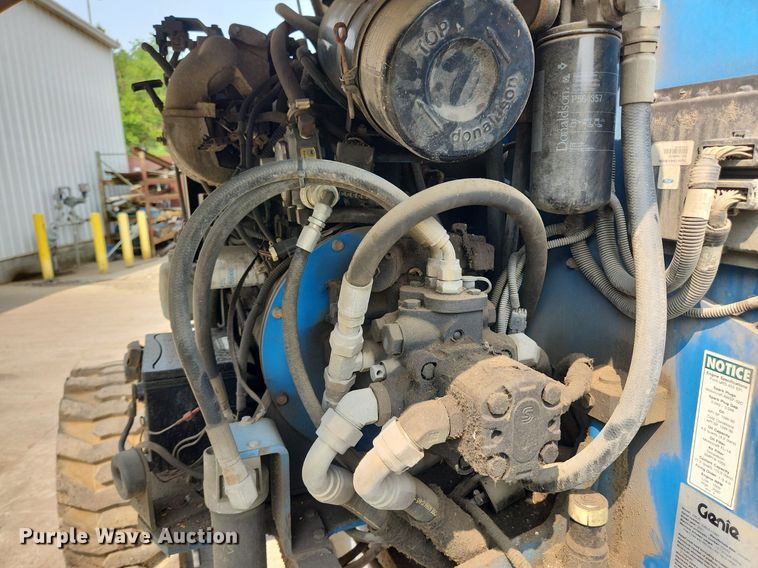 image for item DQ5397 2001 Genie Z45/25  boom lift