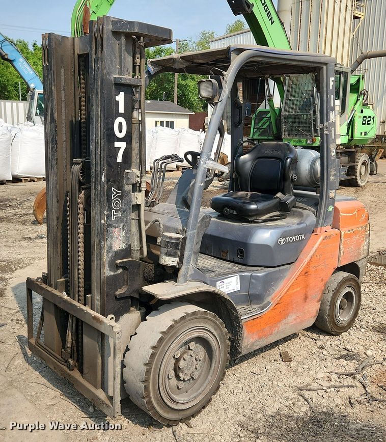 image for item DQ5398 Toyota 8FGU30  forklift