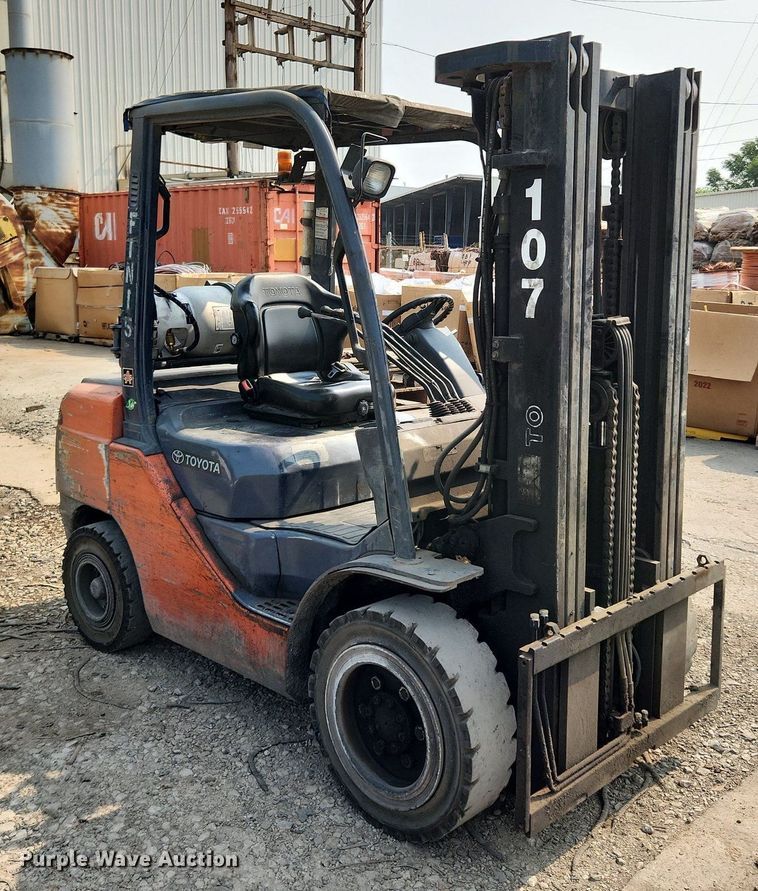 image for item DQ5398 Toyota 8FGU30  forklift