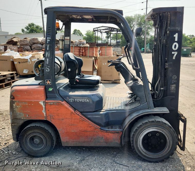image for item DQ5398 Toyota 8FGU30  forklift