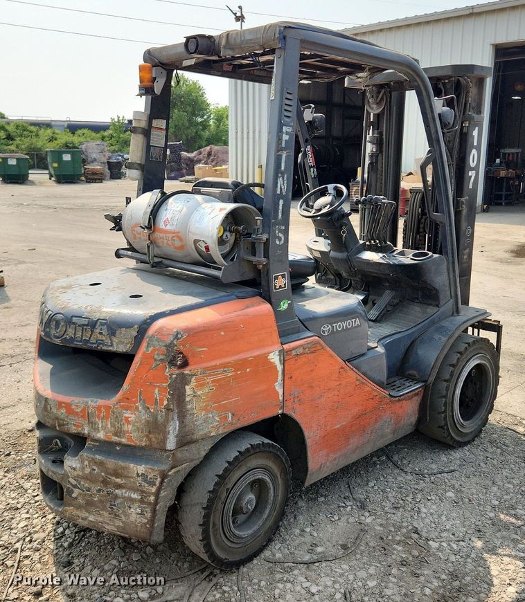 image for item DQ5398 Toyota 8FGU30  forklift