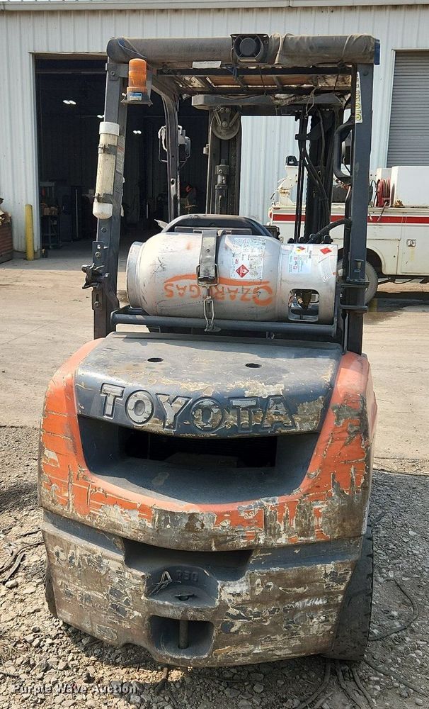 image for item DQ5398 Toyota 8FGU30  forklift