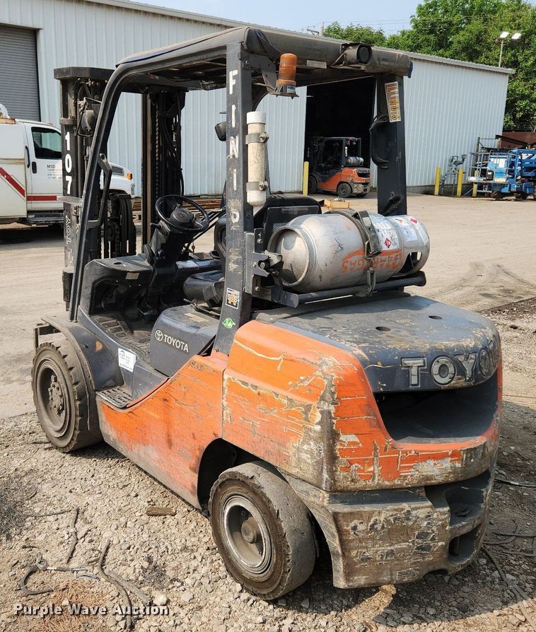 image for item DQ5398 Toyota 8FGU30  forklift