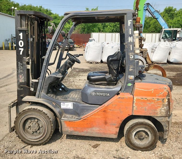 image for item DQ5398 Toyota 8FGU30  forklift