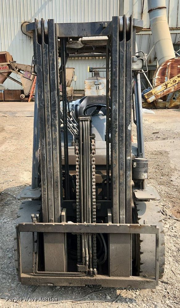 image for item DQ5398 Toyota 8FGU30  forklift