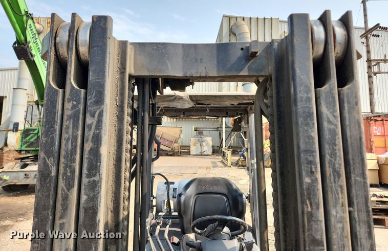image for item DQ5398 Toyota 8FGU30  forklift