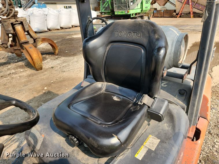 image for item DQ5398 Toyota 8FGU30  forklift