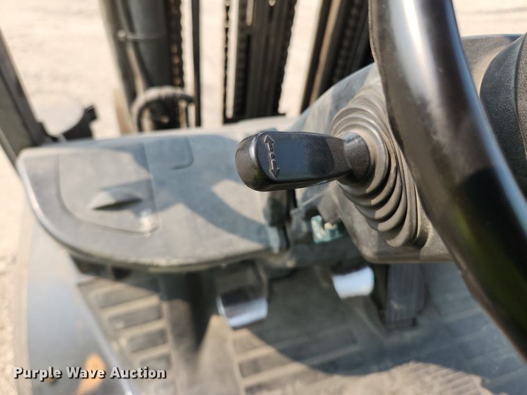 image for item DQ5398 Toyota 8FGU30  forklift