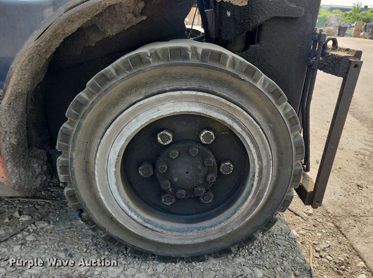 image for item DQ5398 Toyota 8FGU30  forklift