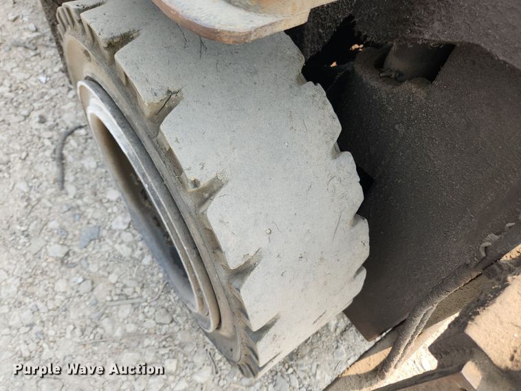 image for item DQ5398 Toyota 8FGU30  forklift