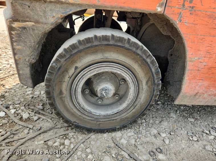 image for item DQ5398 Toyota 8FGU30  forklift