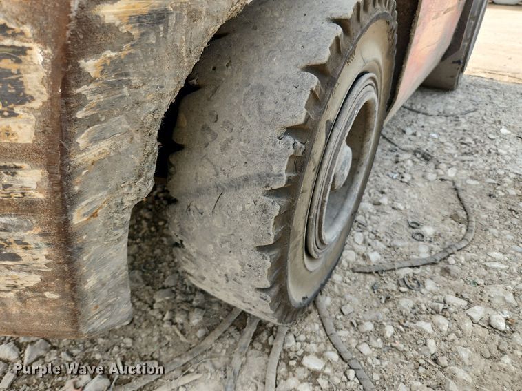 image for item DQ5398 Toyota 8FGU30  forklift